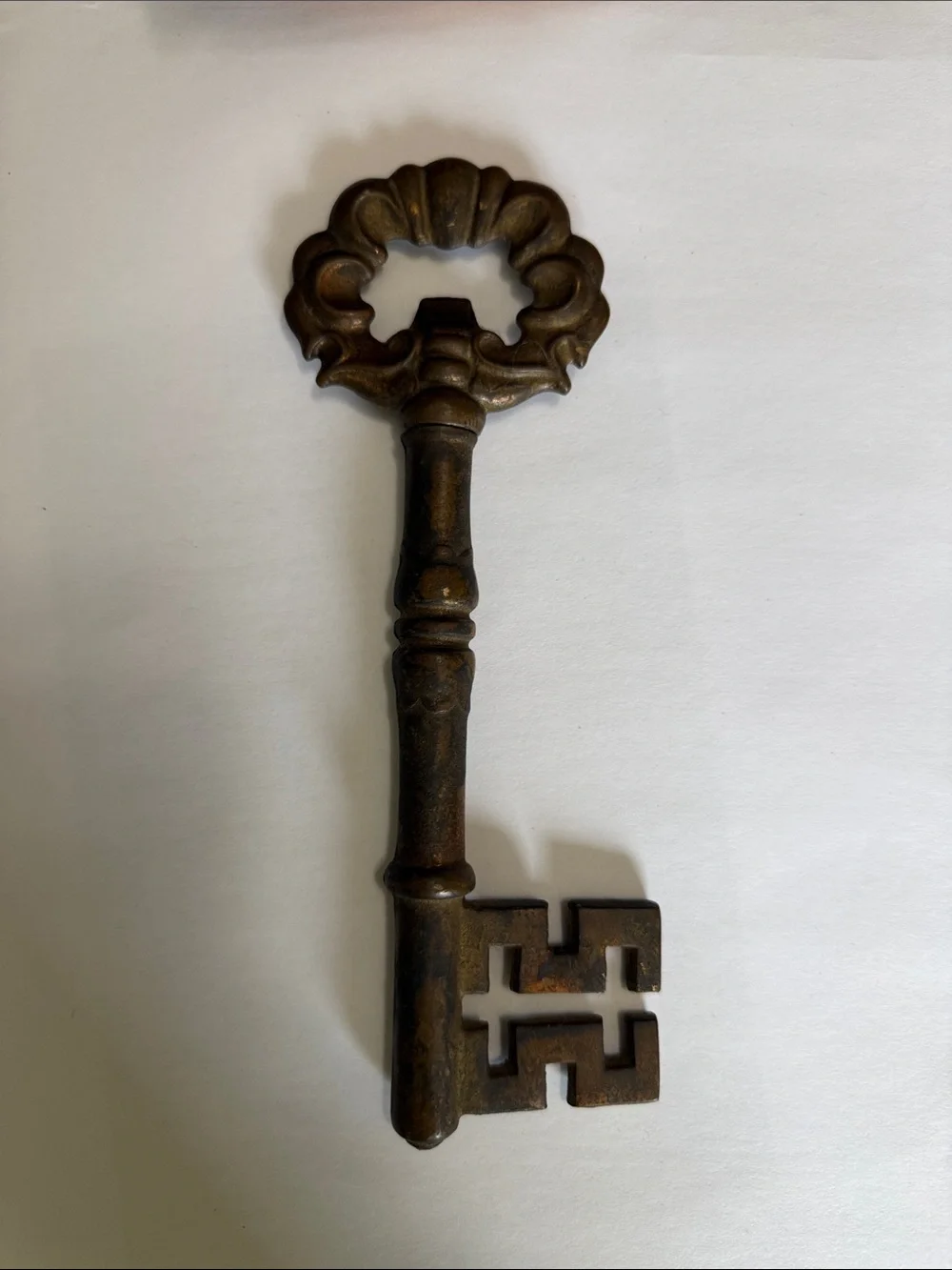 Decorative Vintage-Style Wall Key in Brown